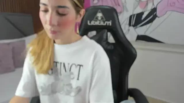 Girls: discover live performances with matured cam models, from teasing to fixations, in a variety of stunning live sex cams.