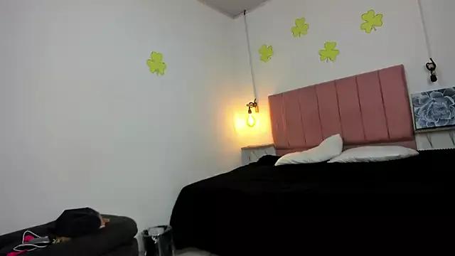 Girls: discover live performances with matured cam models, from teasing to fixations, in a variety of stunning live sex cams.