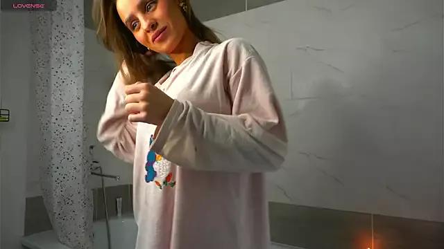 CloudyStars from StripChat is Freechat
