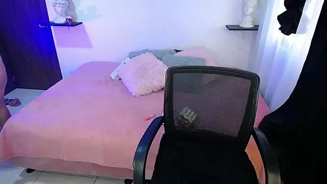 Girls: discover live performances with matured cam models, from teasing to fixations, in a variety of stunning live sex cams.