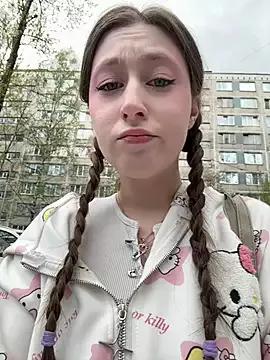 cuteperseon from StripChat is Freechat