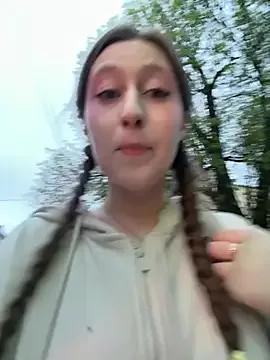 cuteperseon from StripChat is Freechat