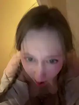 cuteperseon from StripChat is Freechat