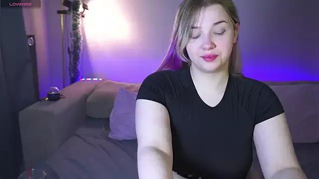 CuteSharloti from StripChat is Freechat