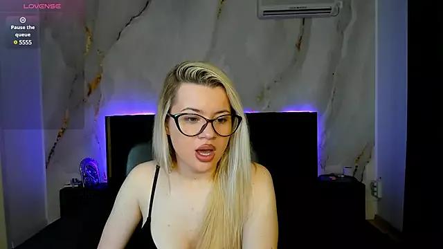 Girls: discover live performances with matured cam models, from teasing to fixations, in a variety of stunning live sex cams.