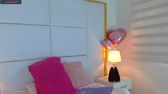 Dakota_Darkness from StripChat is Freechat