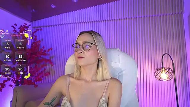 Girls: discover live performances with matured cam models, from teasing to fixations, in a variety of stunning live sex cams.