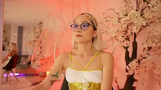 Girls: discover live performances with matured cam models, from teasing to fixations, in a variety of stunning live sex cams.