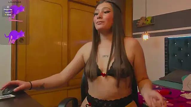 Danielle-April from StripChat is Freechat
