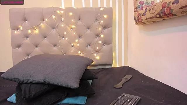 Girls: discover live performances with matured cam models, from teasing to fixations, in a variety of stunning live sex cams.