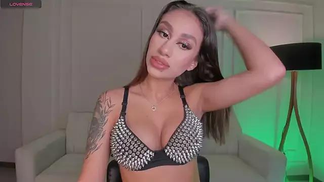 Girls: discover live performances with matured cam models, from teasing to fixations, in a variety of stunning live sex cams.