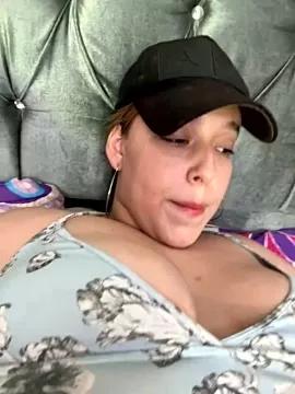 dannasaenz40 from StripChat