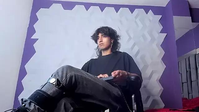 Dante_Crow_ from StripChat is Freechat