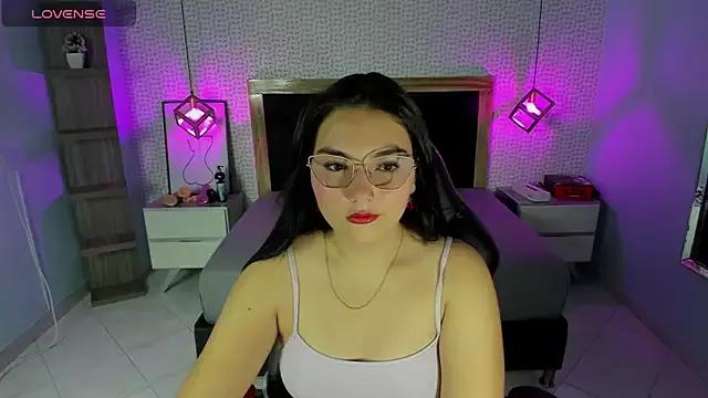 delilaquinn from StripChat is Freechat