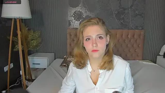 DellaRowe from StripChat