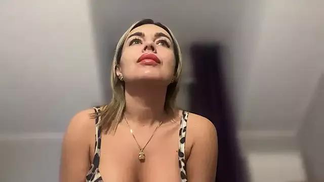 DESIREjenny from StripChat is Freechat