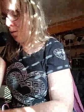 Dettybitch40 from StripChat