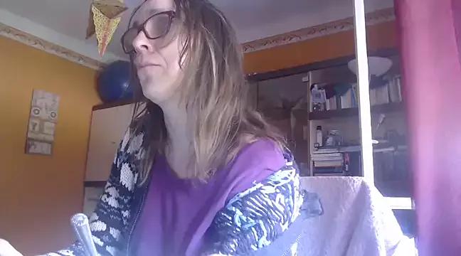Dettybitch40 from StripChat