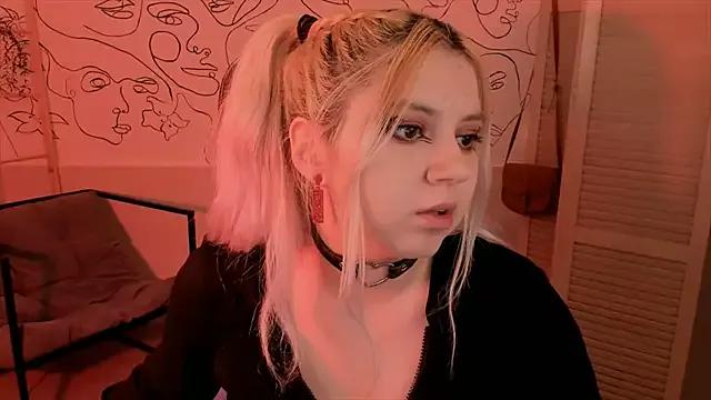 DiaAngell from StripChat is Freechat