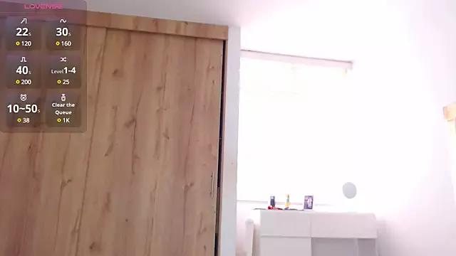 Girls: discover live performances with matured cam models, from teasing to fixations, in a variety of stunning live sex cams.