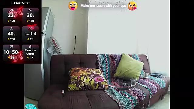 dollstrawberry from StripChat