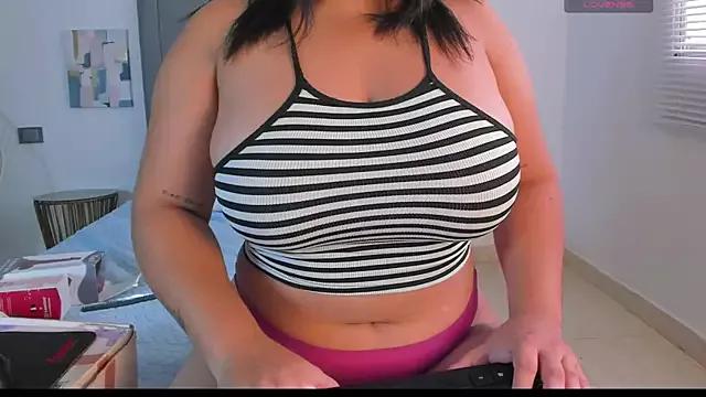 Girls: discover live performances with matured cam models, from teasing to fixations, in a variety of stunning live sex cams.