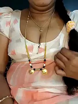 Dollybell from StripChat