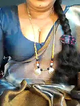 Dollybell from StripChat