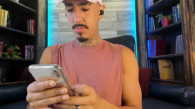 Donovan_Desmond on StripChat