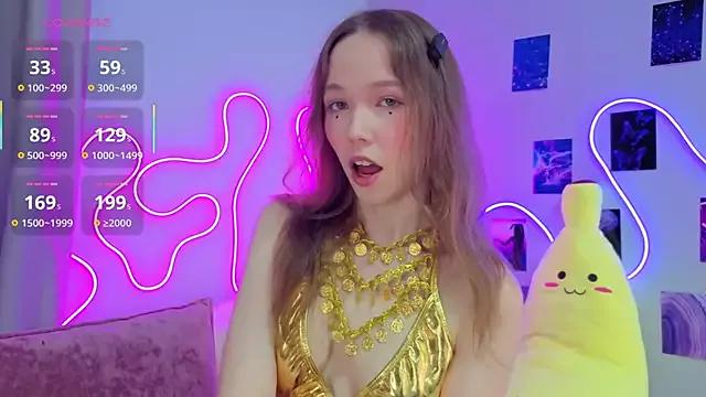 Dreamy_Polly from StripChat is Freechat