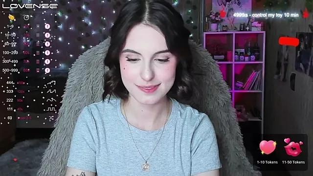 EdelineMaher from StripChat