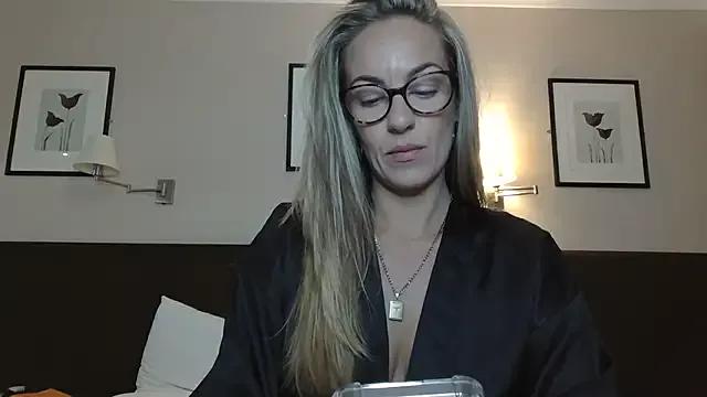 Edenfox- from StripChat