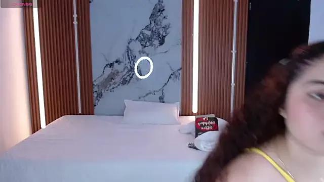 elara_rose from StripChat is Freechat