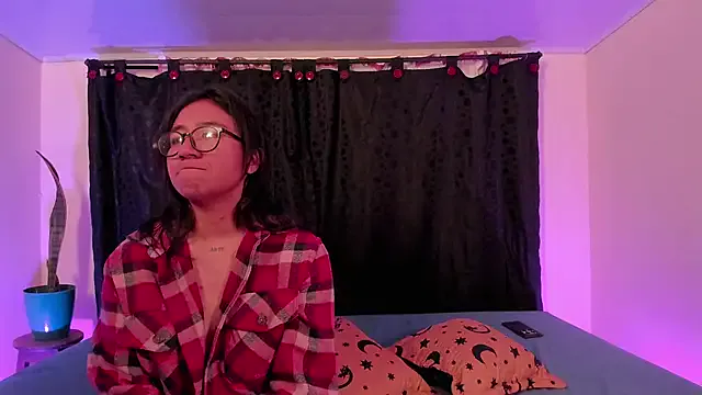 ElectricNights on StripChat