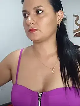 elena_jonees on StripChat
