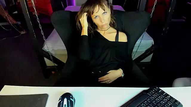 Girls: discover live performances with matured cam models, from teasing to fixations, in a variety of stunning live sex cams.