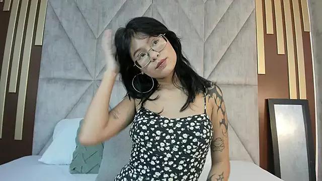 ElizabethRoux from StripChat is Freechat