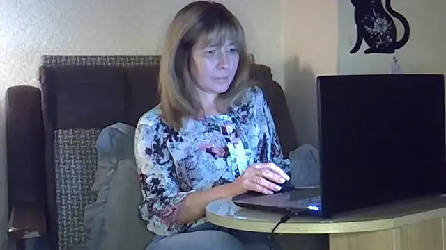 EllaJohnsonX on StripChat