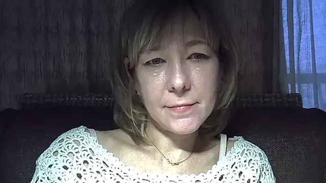 EllaJohnsonX on StripChat