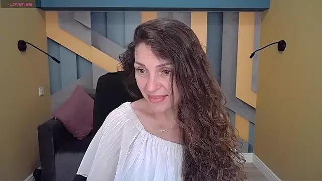 EllaLong from StripChat is Freechat