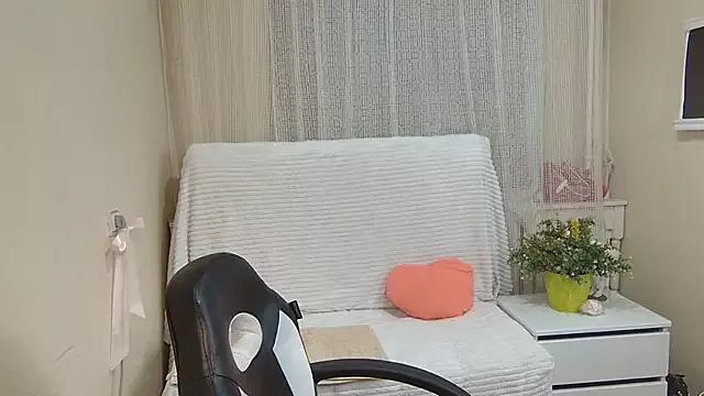 EllaPork from StripChat