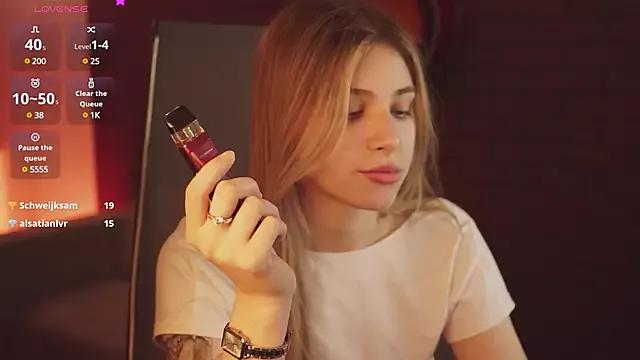 EllieCutes from StripChat is Freechat