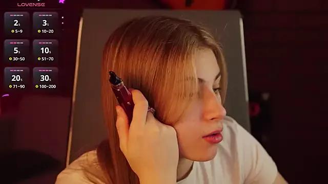 EllieCutes from StripChat