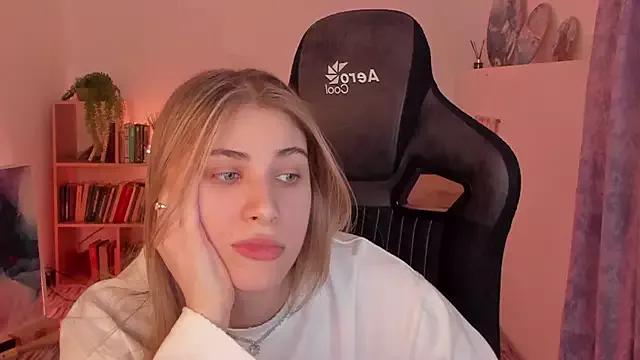 EllieCutes from StripChat