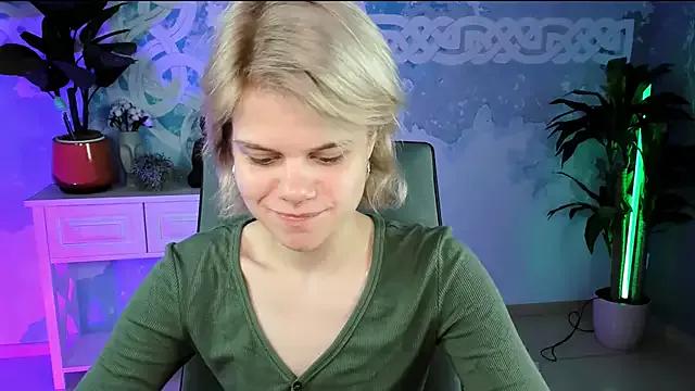 EllieMurler from StripChat is Freechat
