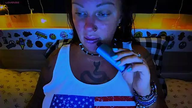 EllieOz from StripChat