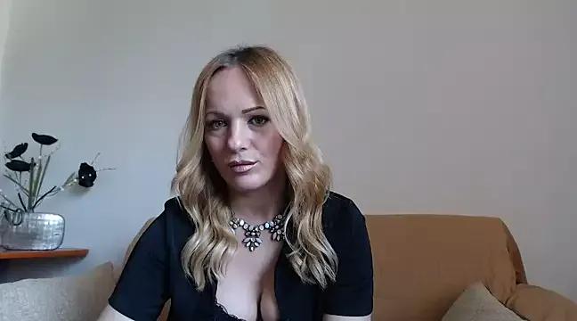 EllyaDiamond from StripChat
