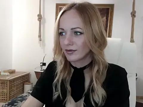 EllyaDiamond from StripChat
