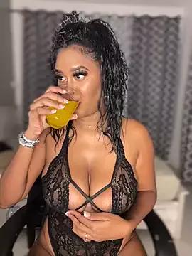 Emiilove from StripChat