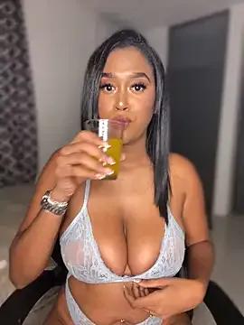 Emiilove from StripChat